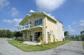 Гостиница Dong Fong B&B  Тайдун
